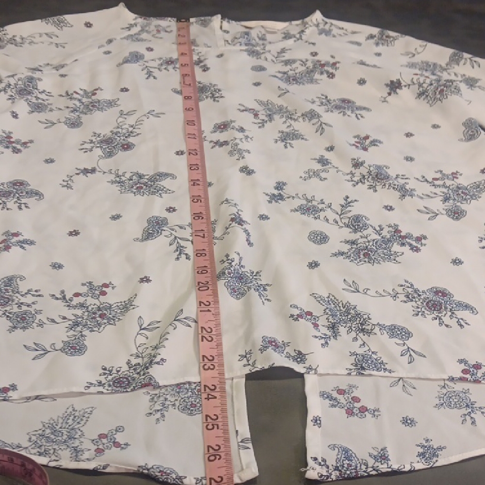 LC Lauren Conrad Floral Bell Sleeve Blouse - Picture 14 of 15